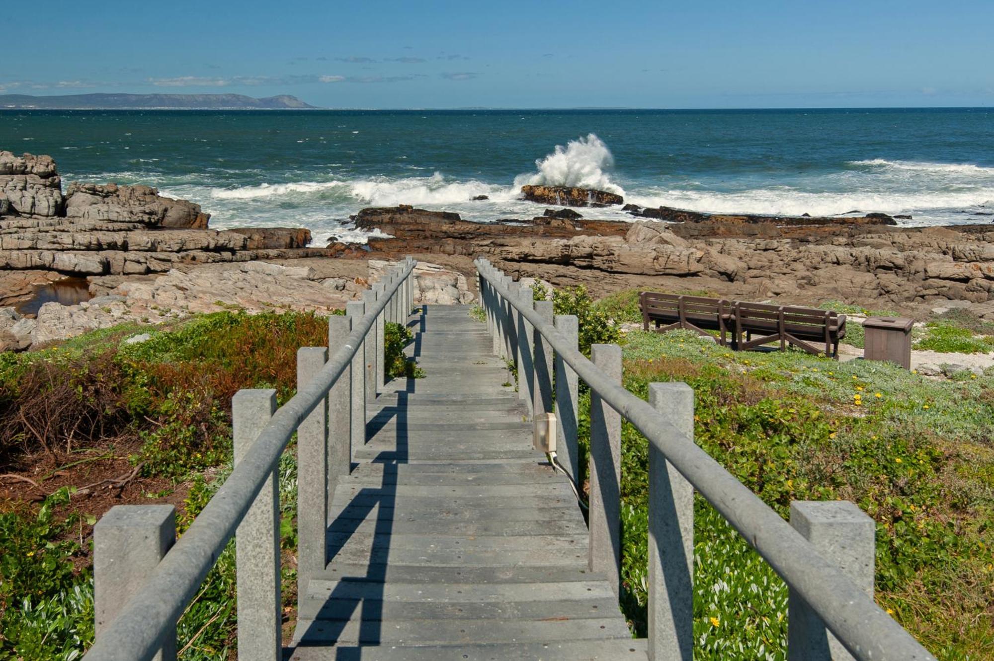 63 Whalerock Estate Apartment Hermanus Bagian luar foto